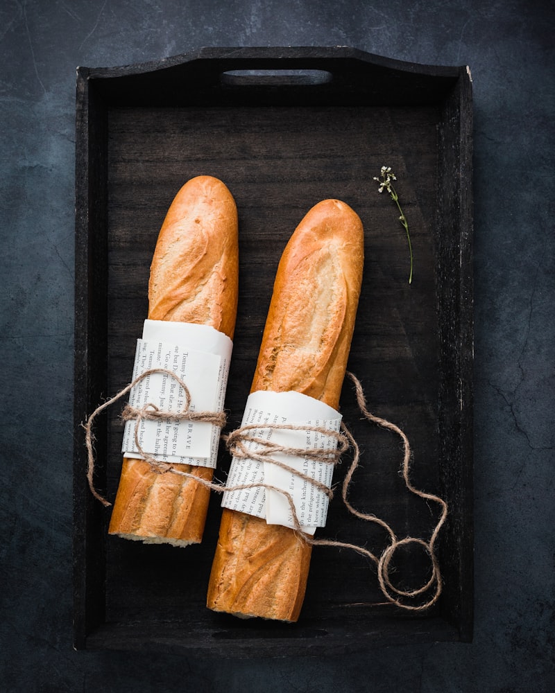 Baguette de tradition française dorée croustillante